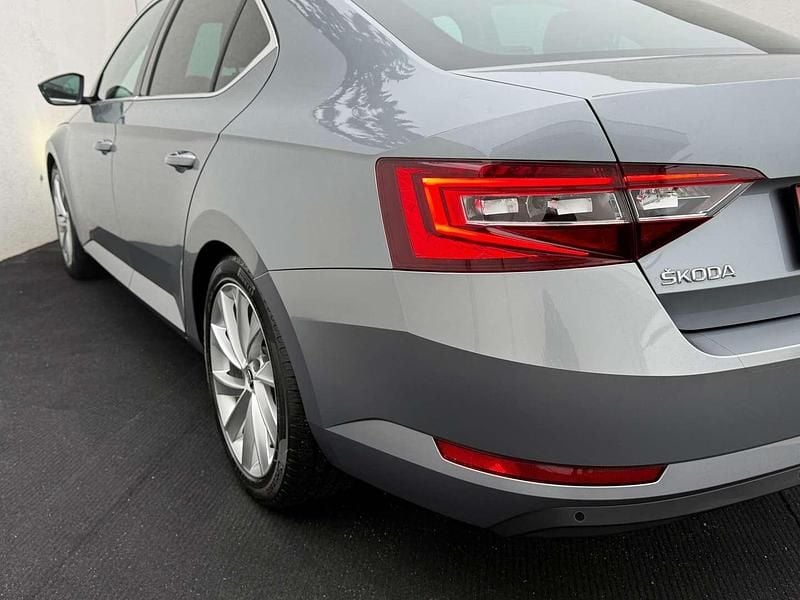 Gebraucht Skoda Superb Style 150 PS (110 kW) 2016 Grau Kleinwagen