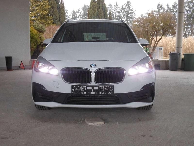 Gebraucht BMW 218 Gran Tourer Advantage 150 PS (110 kW) 2019 Weiß Van / Kleinbus