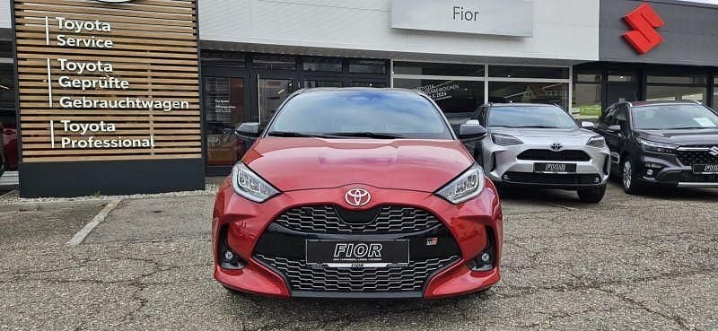 Gebraucht Toyota Yaris Hybrid Sport 131 PS (96 kW) 2024 Rot Limousine