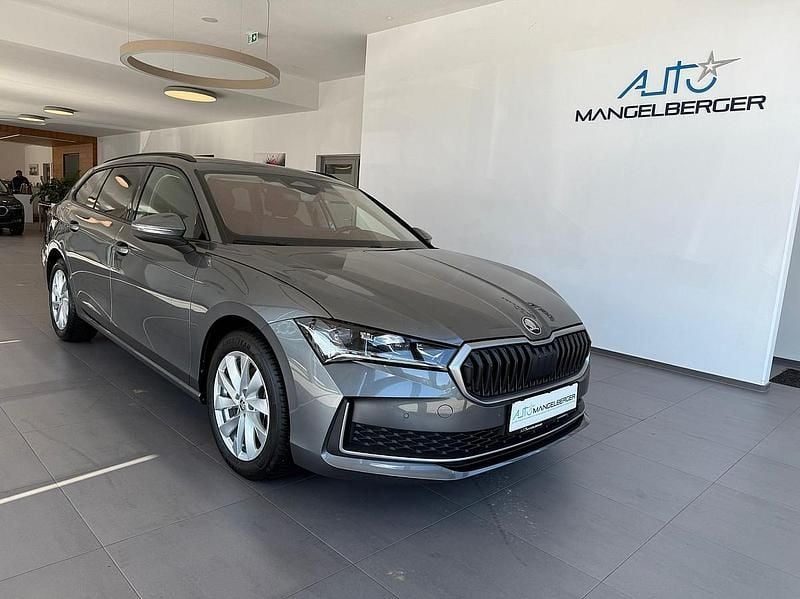 Graphite grau metallic Gebraucht 2024 Skoda Superb Selection Kombi | € 38.700 (Teuer) - Bild 1/4