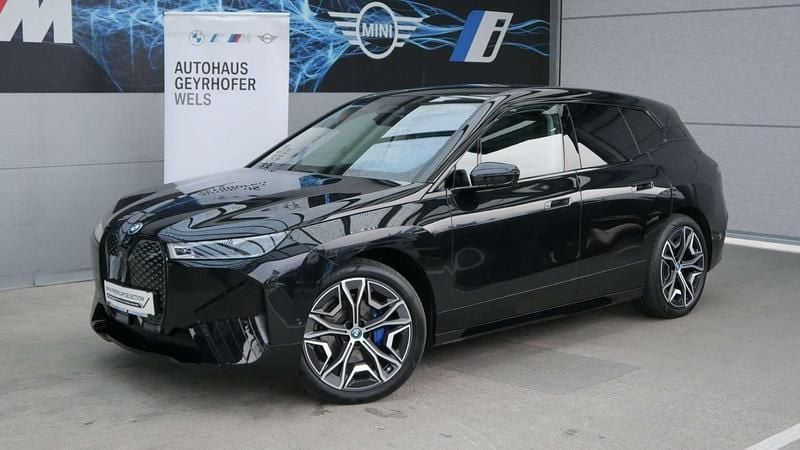 Saphirschwarz metallic Gebraucht 2022 BMW iX SUV | € 63.980 (Fairer Preis) - Bild 1/4