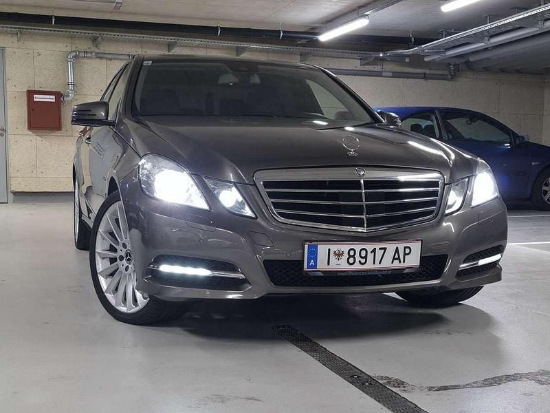 Gebraucht Mercedes E220 Avantgarde 170 PS (125 kW) 2012 Grau Limousine
