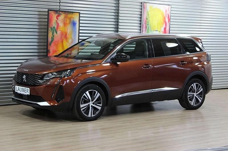 Braun Gebraucht 2023 Peugeot 5008 Allure Van / Kleinbus | € 25.990 (Fairer Preis) - Bild 1/4