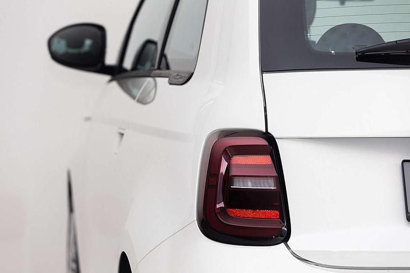 Gebraucht Fiat 500e 86 kW (118 PS) 2023 Weiß Limousine