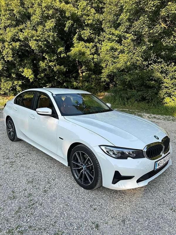 Gebraucht 2022 BMW 320e Sport Line Limousine | € 30.500 (Guter Preis) - Bild 1/4