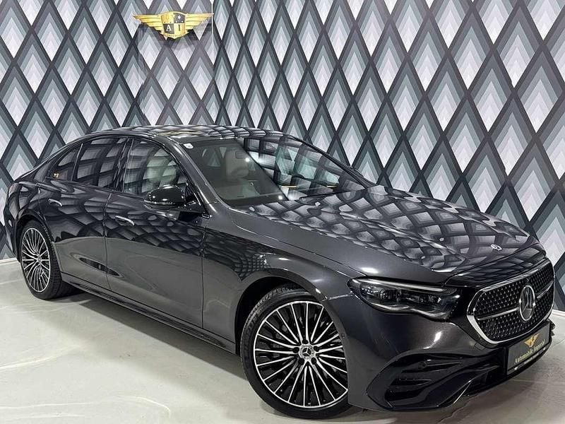 Grau Gebraucht 2024 Mercedes E300 AMG Line Premium Limousine | € 54.999 (Fairer Preis) - Bild 1/4