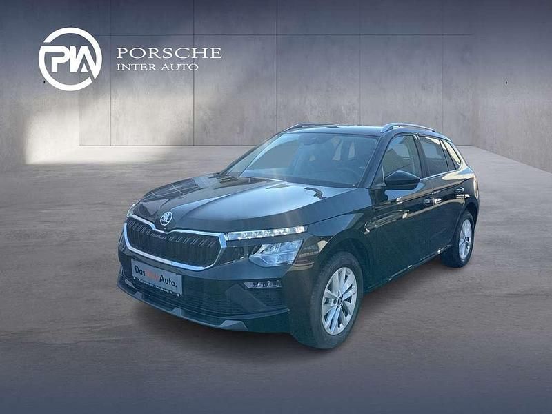 Schwarz metallicperleffektno Gebraucht 2025 Skoda Kamiq Selection SUV | € 25.290 (Fairer Preis) - Bild 1/4
