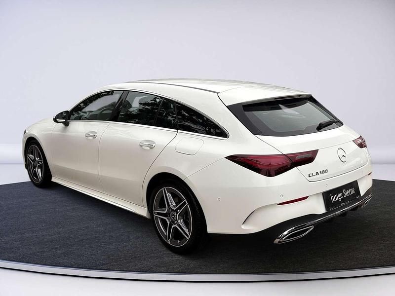 Gebraucht Mercedes CLA180 Shooting Brake AMG line 136 PS (100 kW) 2024 Weiß Kombi