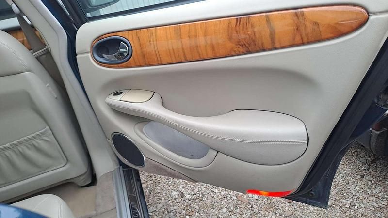 Gebraucht Jaguar XJ8 237 PS (174 kW) 1997 Blau Limousine