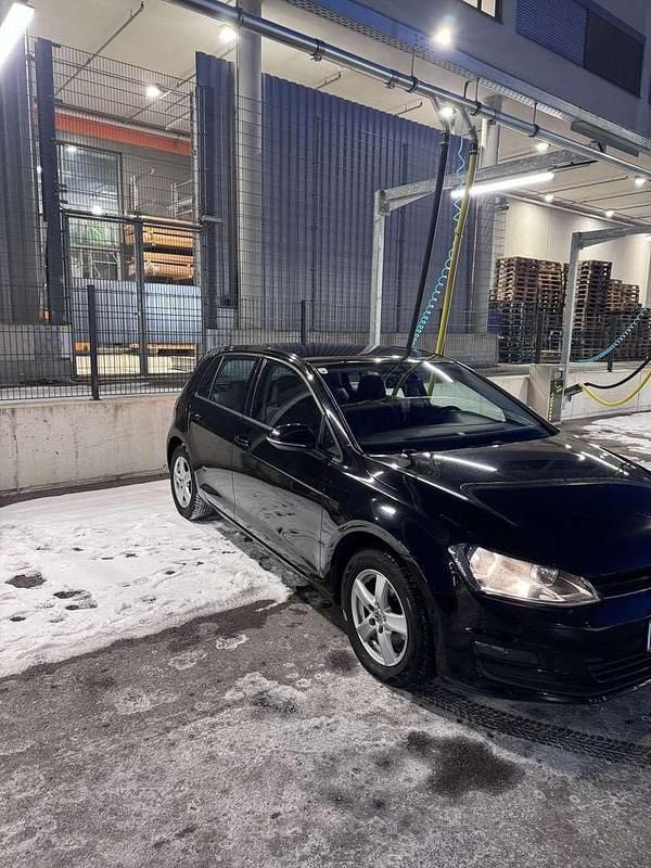 Gebraucht VW Golf VII Trendline 90 PS (66 kW) 2015 Limousine