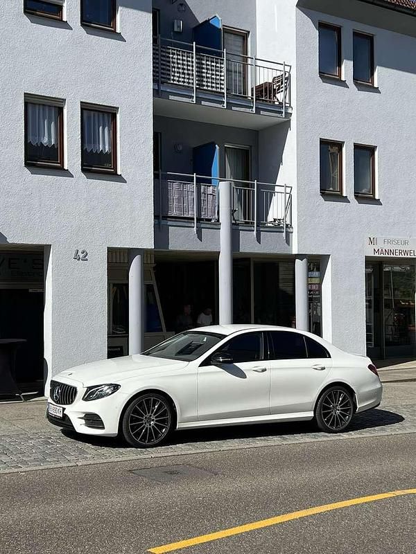 Gebraucht Mercedes E220 194 PS (142 kW) 2017 Limousine