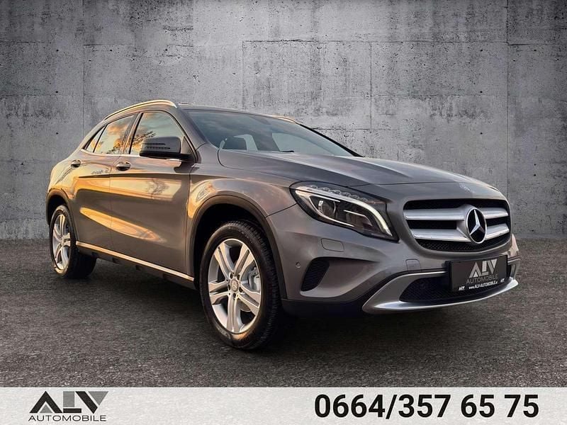 Grau Gebraucht 2016 Mercedes GLA220 SUV | € 14.990 (Guter Preis) - Bild 1/4