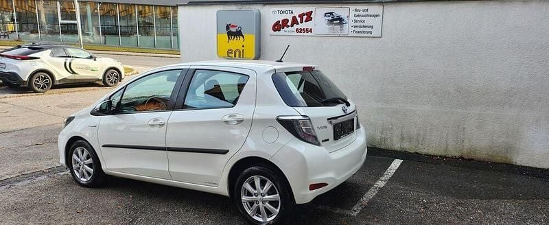 Gebraucht Toyota Yaris Hybrid Lounge 75 PS (55 kW) 2013 Kleinwagen