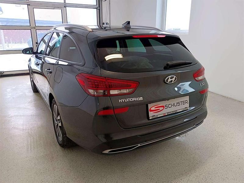 Gebraucht Hyundai i30 120 PS (88 kW) 2023 Grau Kombi