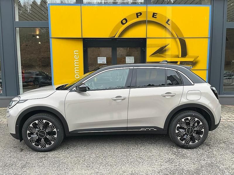 Neu Fiat 600 101 PS (74 kW) 2026 Beige SUV