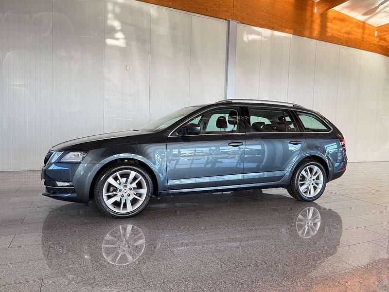 Dunkelgrau metallic Gebraucht 2020 Skoda Octavia Style Kombi | € 17.990 (Guter Preis) - Bild 1/4