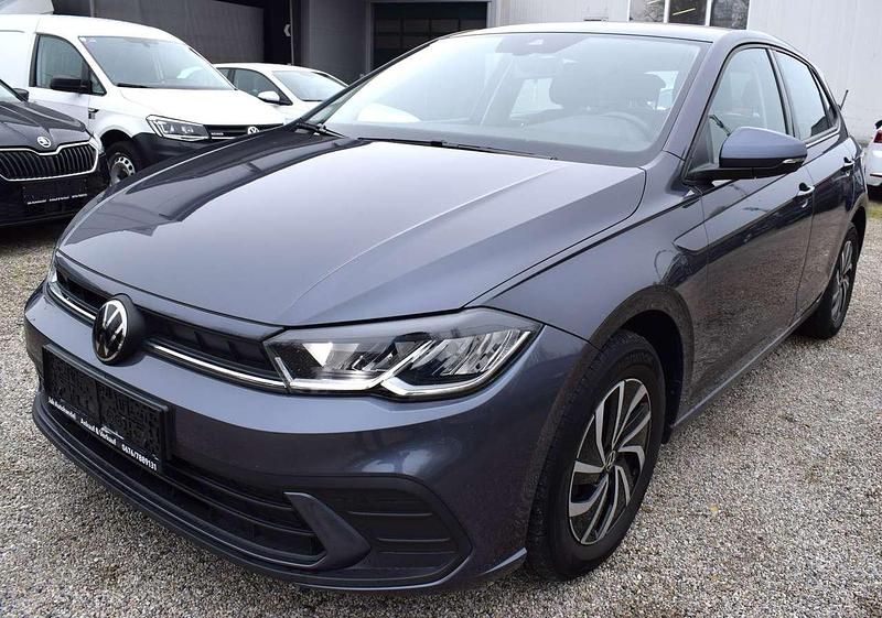 Grau Gebraucht 2021 VW Polo Life Kleinwagen | € 15.900 (Fairer Preis) - Bild 1/4