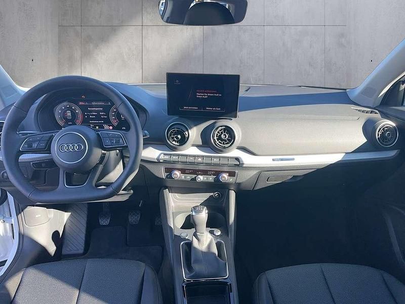Neu Audi Q2 Admired 116 PS (85 kW) 2025 Weiss  normal SUV