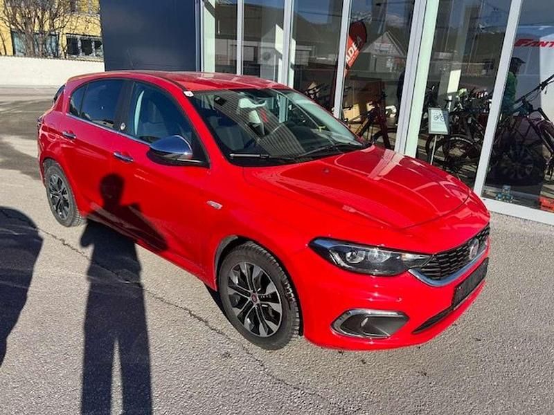 Gebraucht Fiat Tipo Mirror 95 PS (69 kW) 2019 Rot Kleinwagen