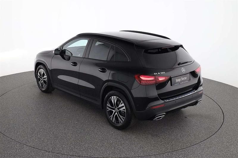 Gebraucht Mercedes GLA180 Night 136 PS (100 kW) 2025 Schwarz SUV