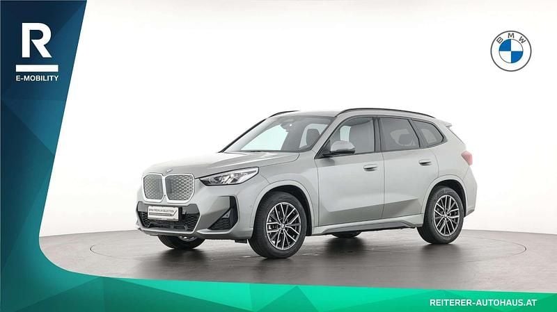 Gebraucht BMW iX1 Shadowline 150 kW (204 PS) 2025 Silber (spacesilber) SUV