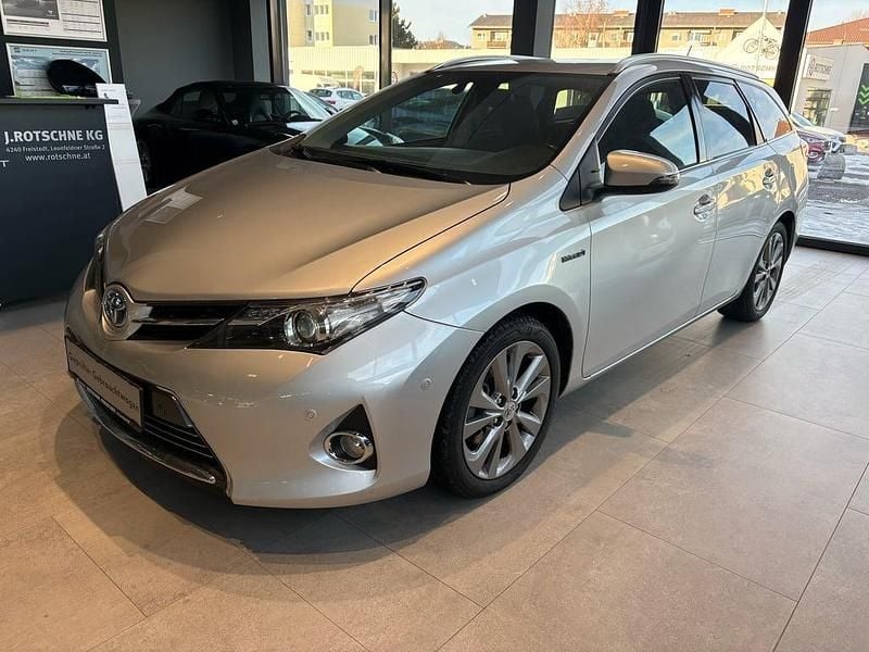 Silber metallic Gebraucht 2015 Toyota Auris Lounge | € 12.900 (Fairer Preis) - Bild 1/4