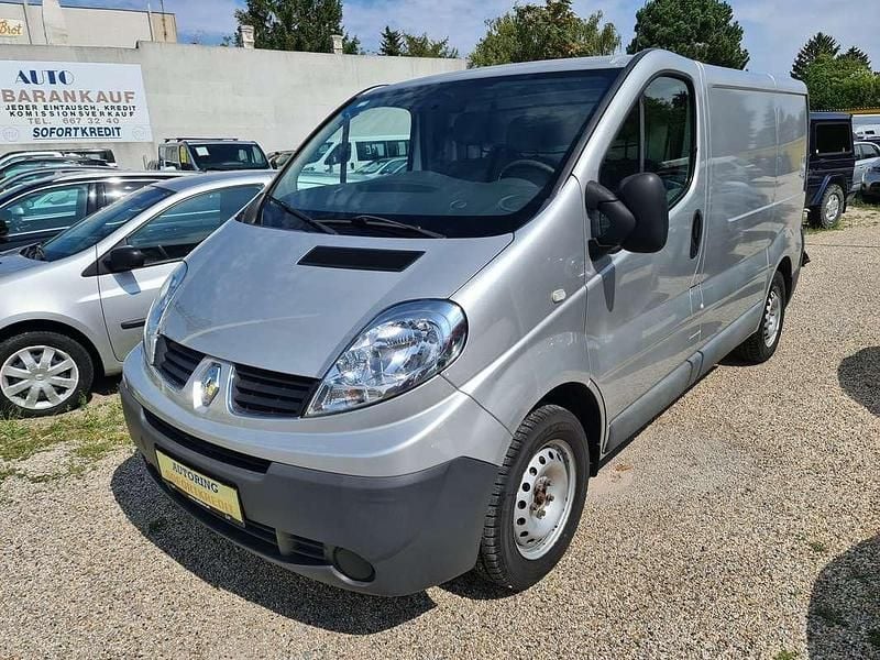Gebraucht Renault Trafic 90 PS (66 kW) 2013 Silber Van / Kleinbus