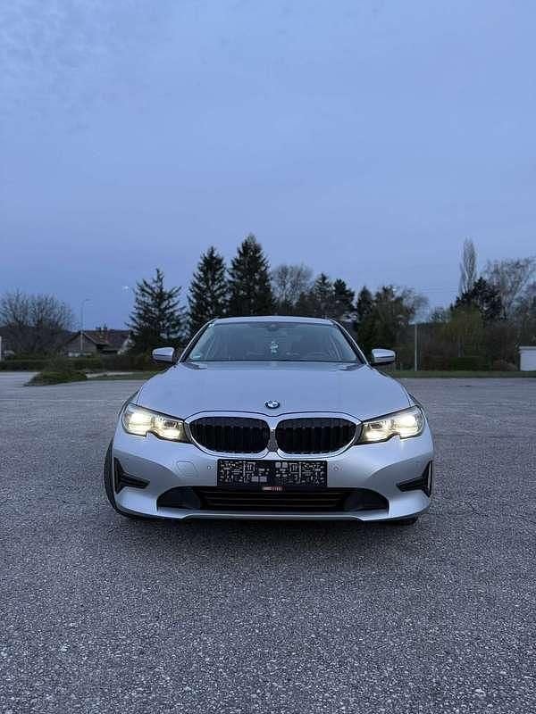 Silber Gebraucht 2019 BMW 330e Limousine | € 24.000 (Fairer Preis) - Bild 1/4