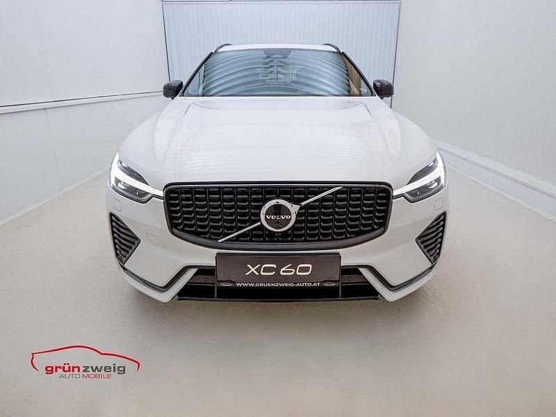 Gebraucht Volvo XC60 Plus 197 PS (144 kW) 2023 Weiß SUV