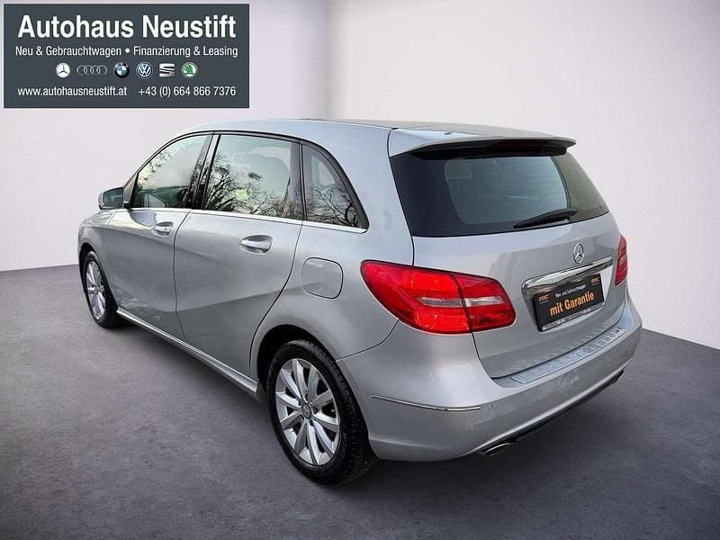 Gebraucht Mercedes B200 136 PS (100 kW) 2014 Grau Van / Kleinbus