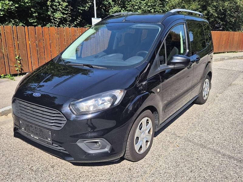 Gebraucht Ford Tourneo Trend 101 PS (74 kW) 2019 Schwarz Kombi