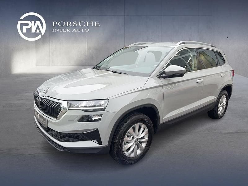 Mittelgrau normal Neu 2026 Skoda Karoq Selection SUV | € 30.570 (Guter Preis) - Bild 1/4