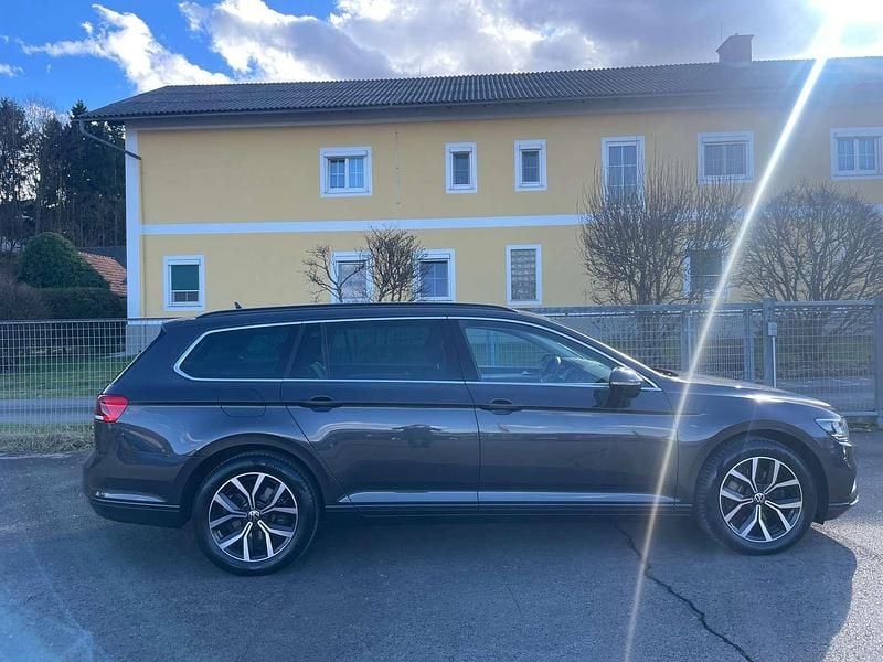 Gebraucht VW Passat Business 150 PS (110 kW) 2022 Grau Kombi