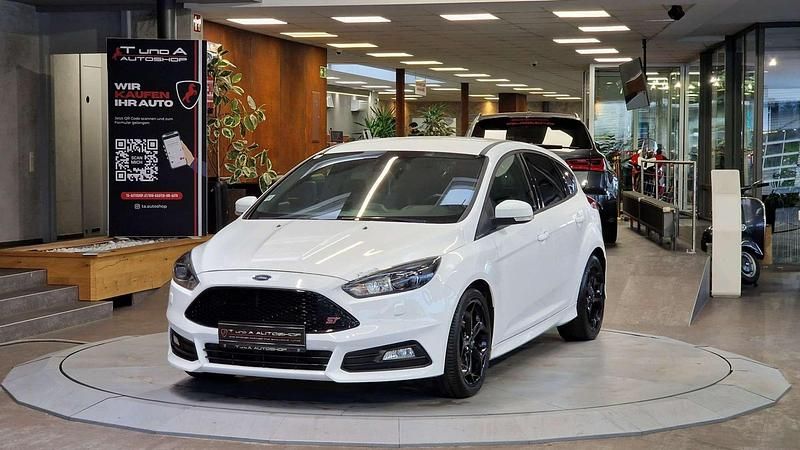 Gebraucht Ford Focus ST 185 PS (136 kW) 2017 Weiß Limousine