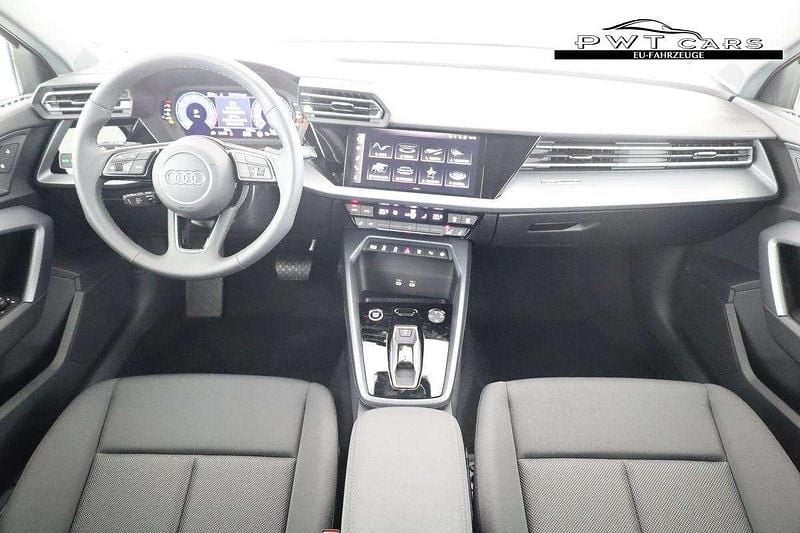 Neu Audi A3 Ambiente 150 PS (110 kW) 2025 Grau Limousine