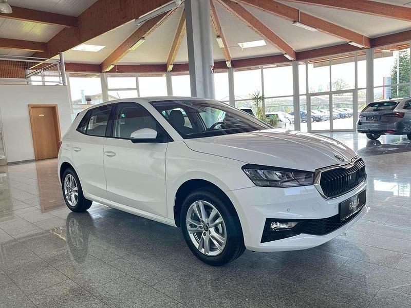 Neu Skoda Fabia Selection 95 PS (69 kW) 2025 Weiss  normal Kleinwagen