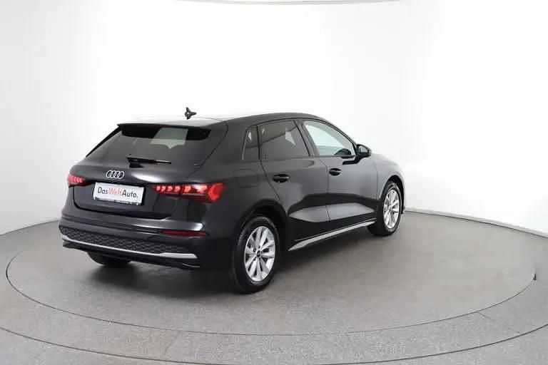 Neu Audi A3 Ambiente 116 PS (85 kW) 2025 Schwarz Limousine