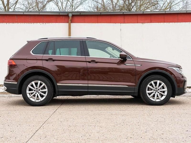 Gebraucht VW Tiguan Elegance 150 PS (110 kW) 2021 Braun SUV