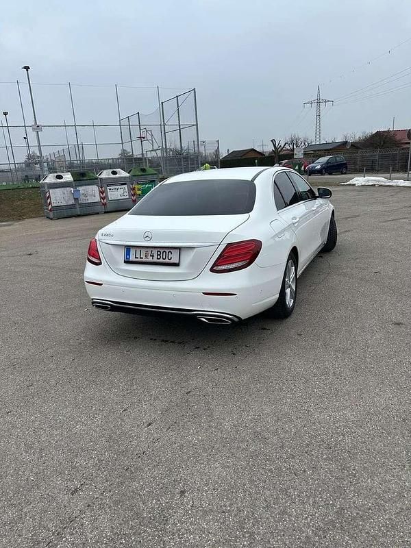 Gebraucht Mercedes E220 Avantgarde 194 PS (142 kW) 2016 Limousine
