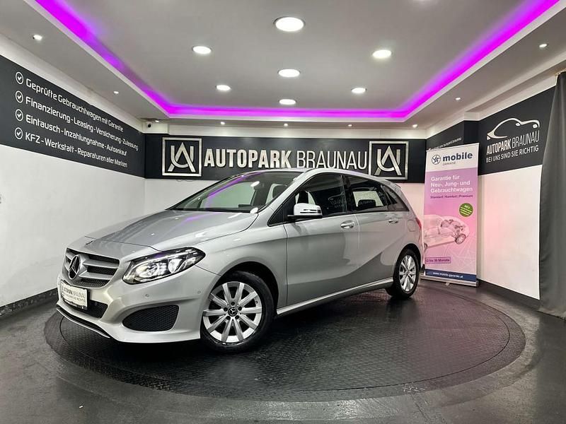 Grau Gebraucht 2016 Mercedes B180 Van / Kleinbus | € 15.499 (Fairer Preis) - Bild 1/4