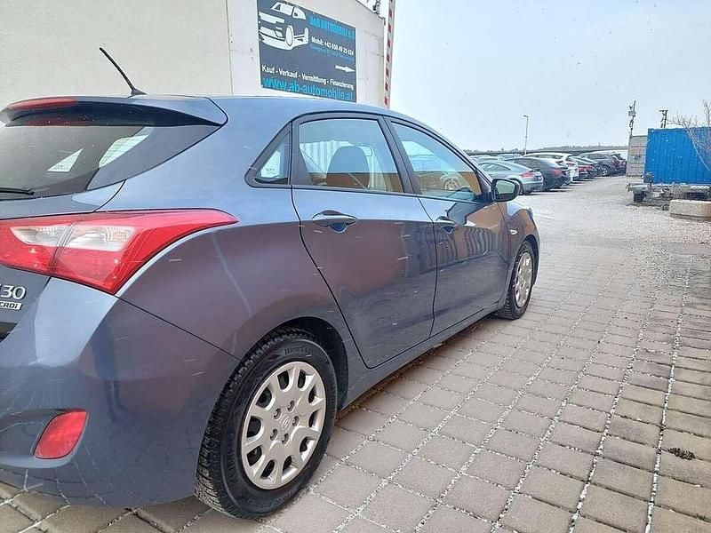 Gebraucht Hyundai i30 90 PS (66 kW) 2013 Blau Limousine