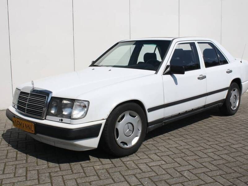 Weiß Gebraucht 1985 Mercedes 300 Limousine | € 7.900 - Bild 1/4