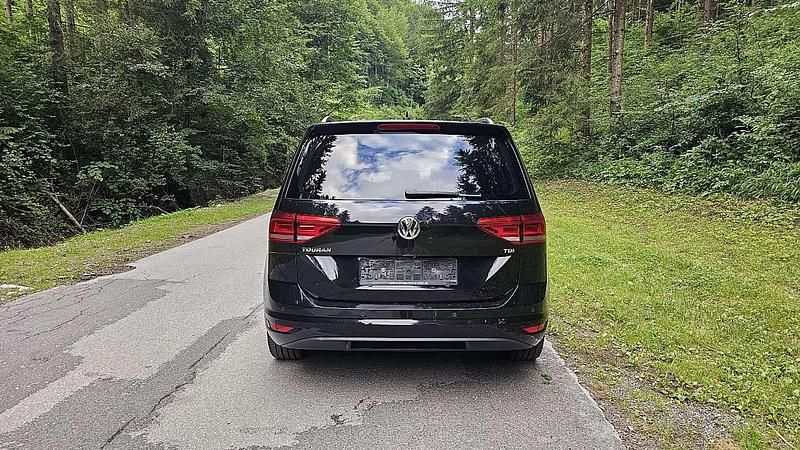 Gebraucht VW Touran Comfortline 110 PS (80 kW) 2016 Schwarz Van / Kleinbus