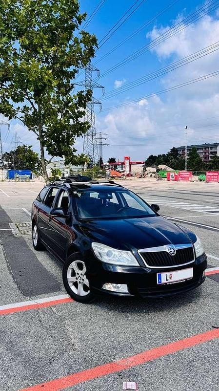 Schwarz Gebraucht 2011 Skoda Octavia Elegance Kombi | € 8.200 (Fairer Preis) - Bild 1/4