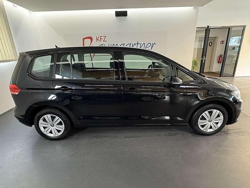 Gebraucht VW Touran 122 PS (89 kW) 2023 Schwarz Van / Kleinbus