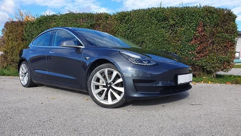 Midnight silver Gebraucht 2020 Tesla Model 3 Standard Range Limousine | € 17.990 (Fairer Preis) - Bild 1/4