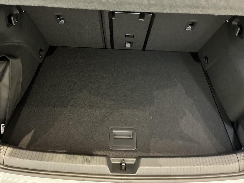 Neu VW Golf VIII 116 PS (85 kW) 2025 Dunkelblau  normal Limousine