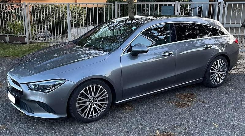 Gebraucht Mercedes CLA200 Shooting Brake 150 PS (110 kW) 2020 Grau Kombi