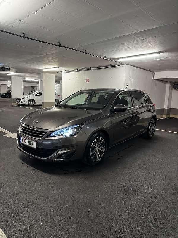 Gebraucht Peugeot 308 Allure 92 PS (67 kW) 2014 Grau Limousine