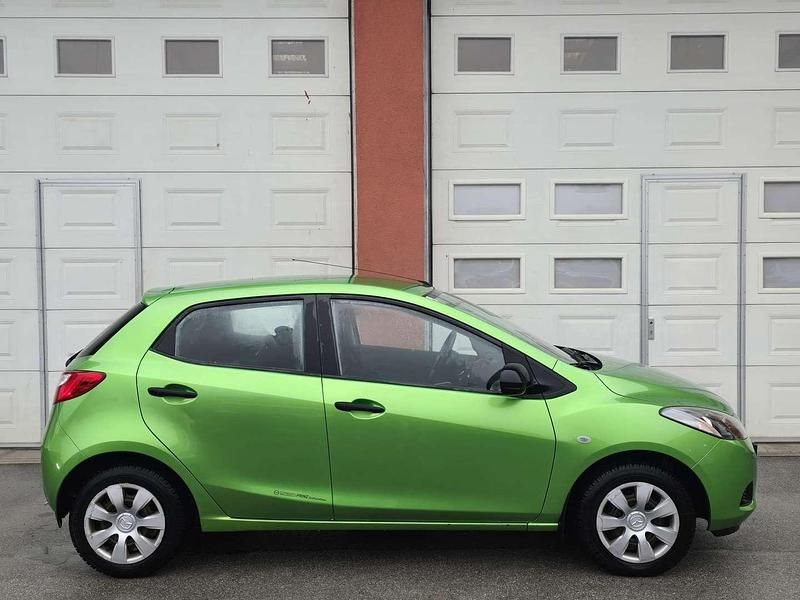 Gebraucht Mazda 2 75 PS (55 kW) 2009 Grün Kleinwagen